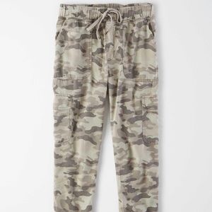 AE High-Waisted Camo Jogger Pant